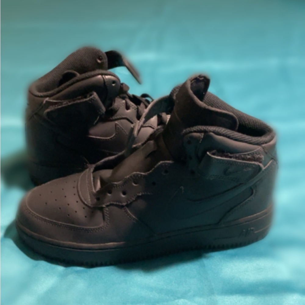 SIZE 8 - NIKE AIR FORCE 1 HIGH TOP ALL BLACK